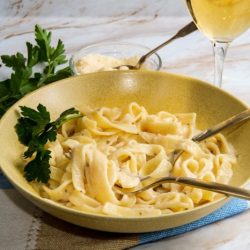 Wine pairing for fettuccine alfredo